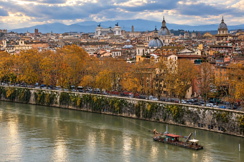 Panorama d autunno sul Tevere a Roma
